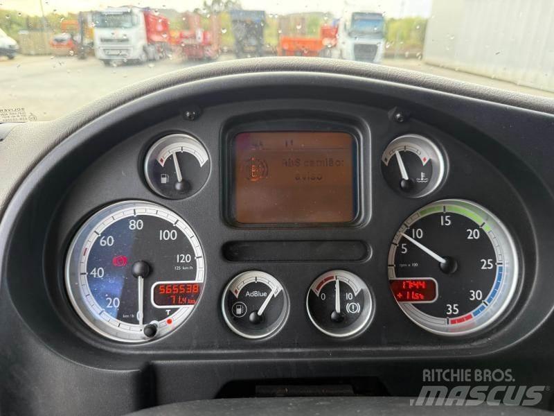 DAF LF 220 Nákladné vozidlá s bočnou zhrnovacou plachtou