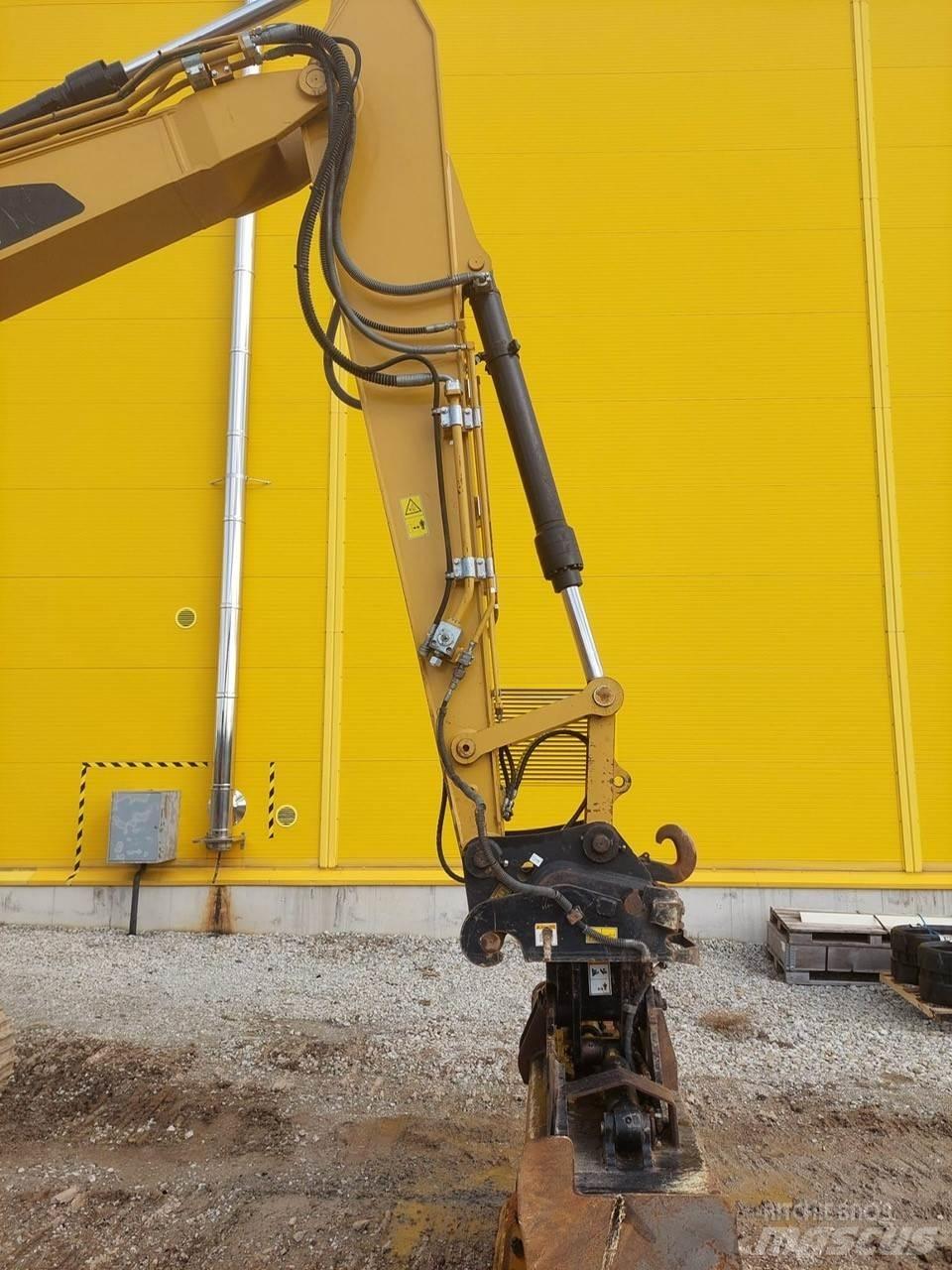 CAT 313 FL Pásové rýpadlá
