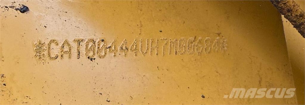 CAT 444 Rýpadlo-nakladače