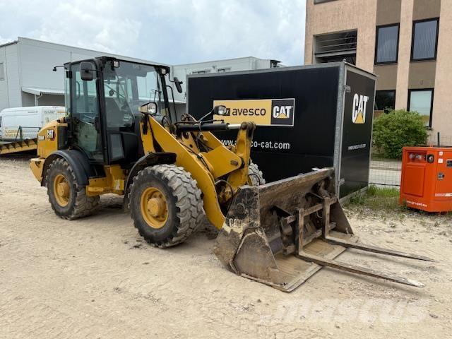 CAT 906 Kolesové nakladače