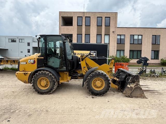 CAT 906 Kolesové nakladače