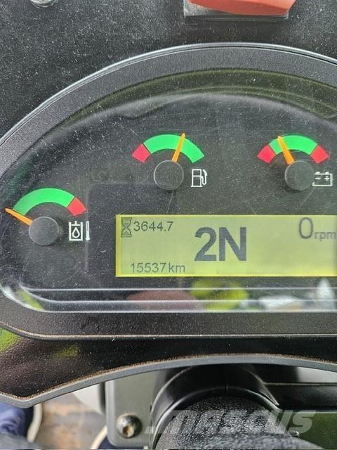 CAT 906 Kolesové nakladače