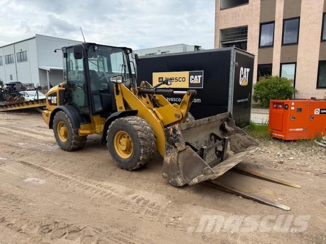 CAT 906M Kolesové nakladače
