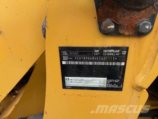 CAT 906M Kolesové nakladače