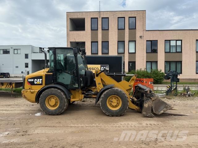 CAT 906M Kolesové nakladače