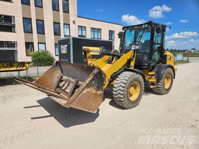 CAT 908M Kolesové nakladače