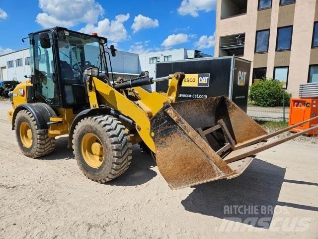 CAT 908M Kolesové nakladače