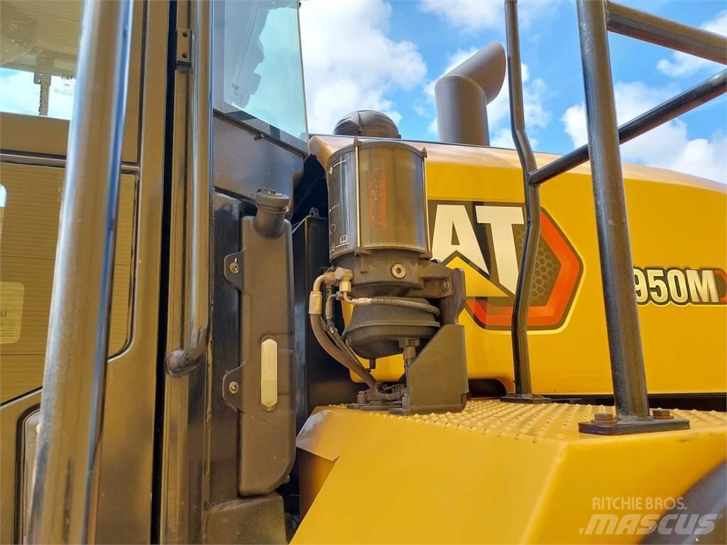 CAT 950M Kolesové nakladače