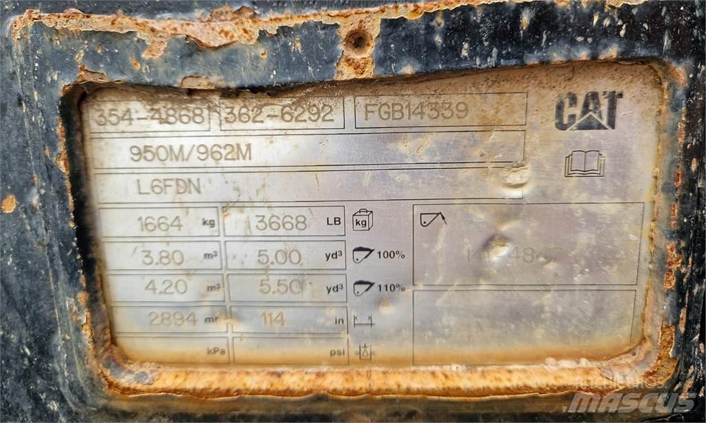 CAT 962M Kolesové nakladače