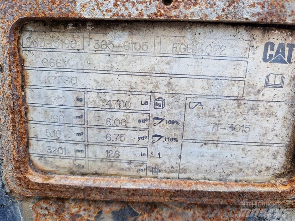 CAT 966 Kolesové nakladače