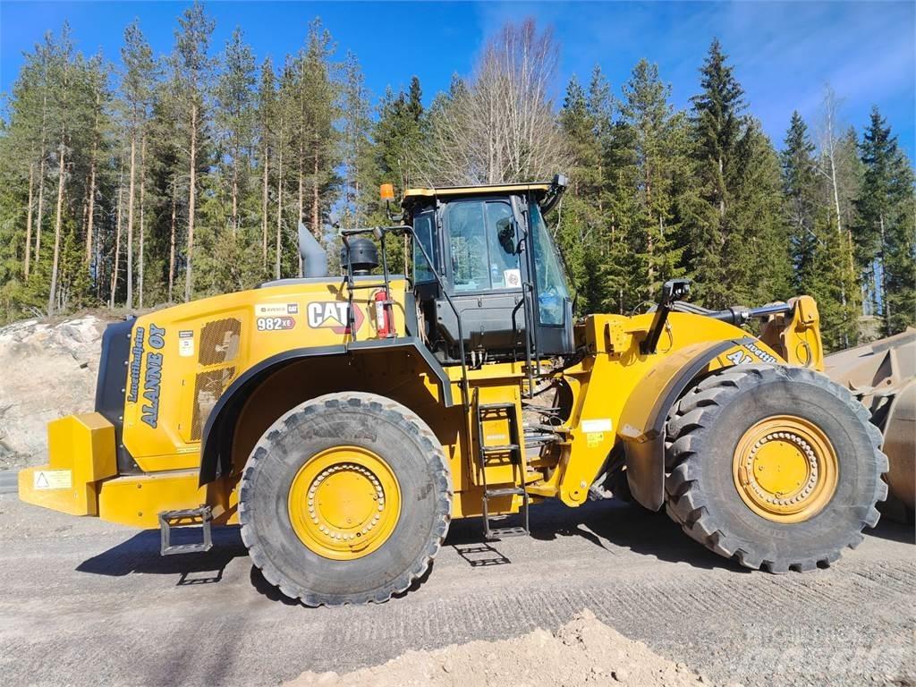CAT 982XE Kolesové nakladače