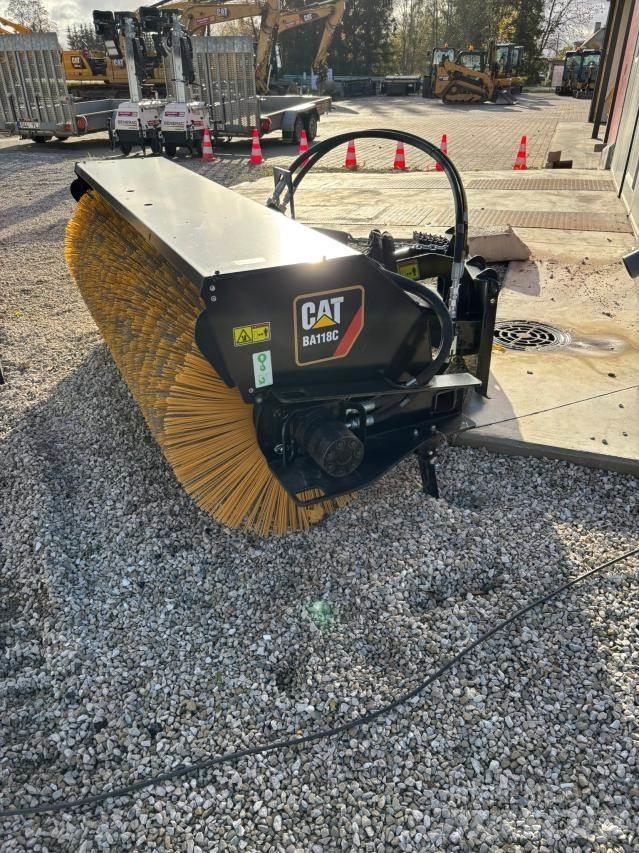 CAT Broom BA118C Šmykom riadené nakladače
