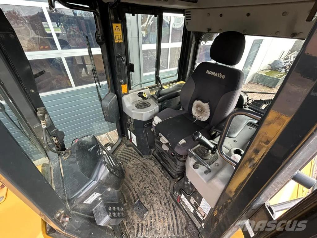 Komatsu D61PX-23 Pásové dozéry