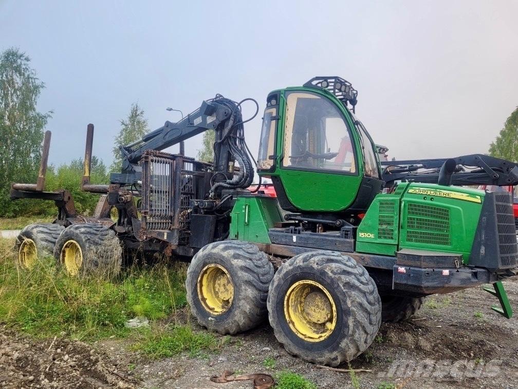John Deere 1510 E Lesné traktory