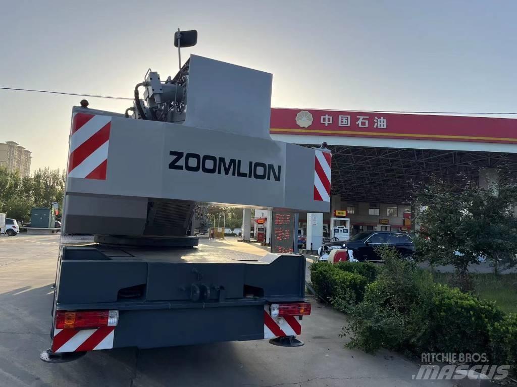 Zoomlion QY25V Univerzálne terénne žeriavy