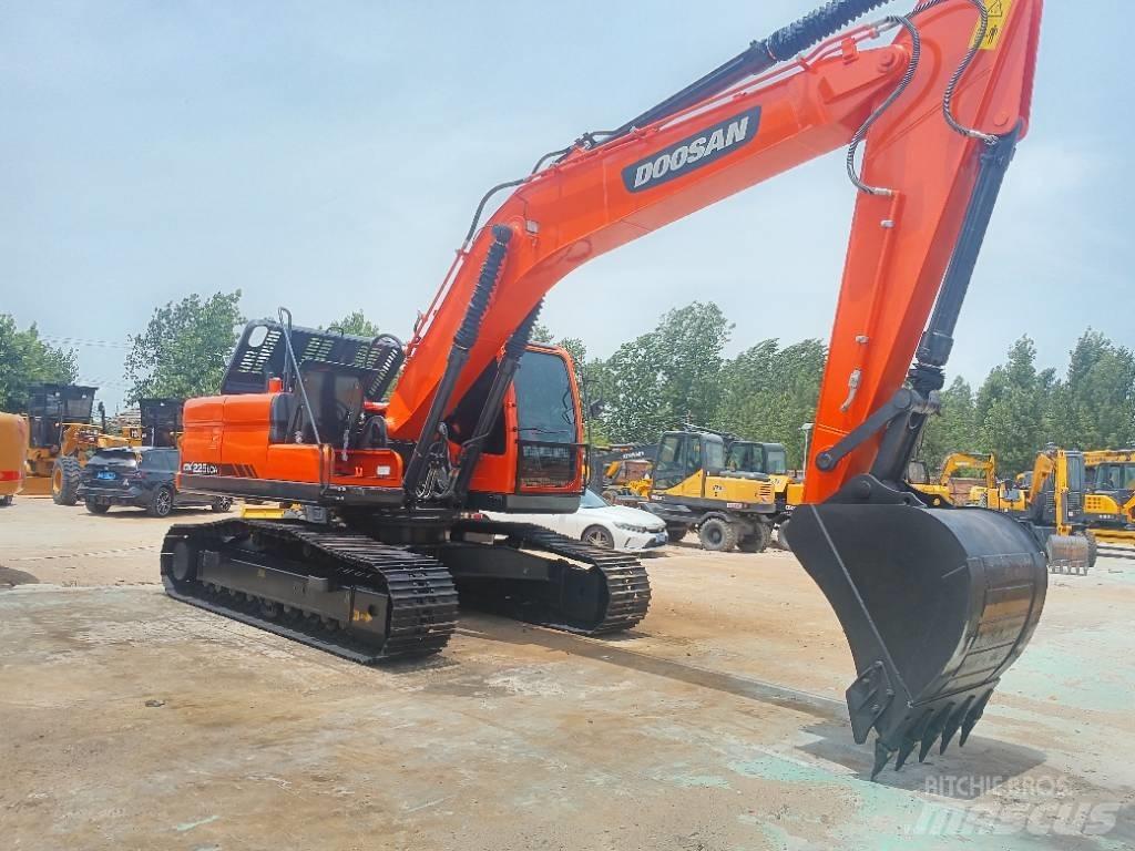 Doosan DX 225 Pásové rýpadlá