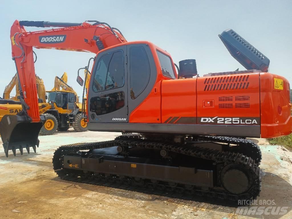 Doosan DX 225 Pásové rýpadlá