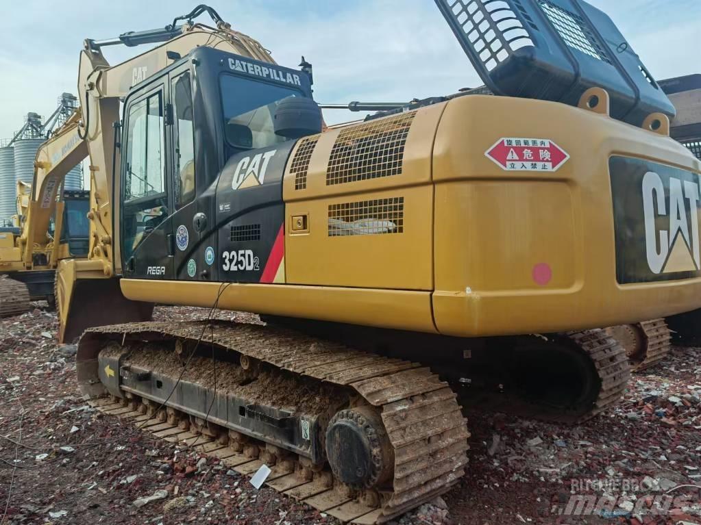 CAT 325 D2 Pásové rýpadlá