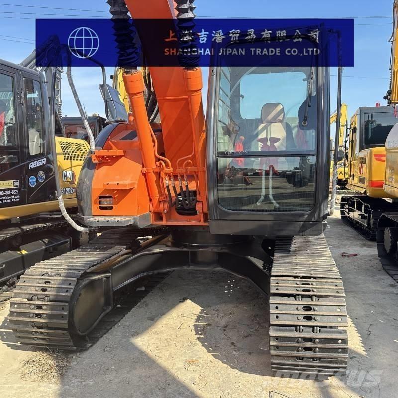 Hitachi ZX 135 Pásové rýpadlá