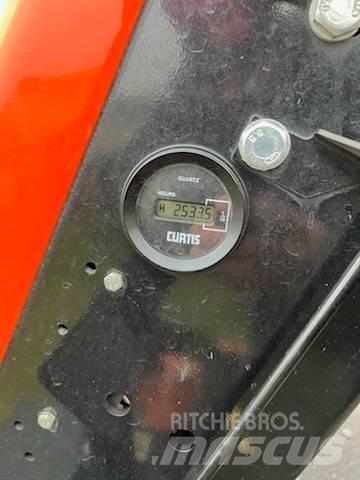 Jacobsen 305 Kosačky fervejí