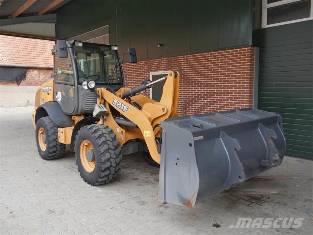 Case IH 321F Kolesové nakladače