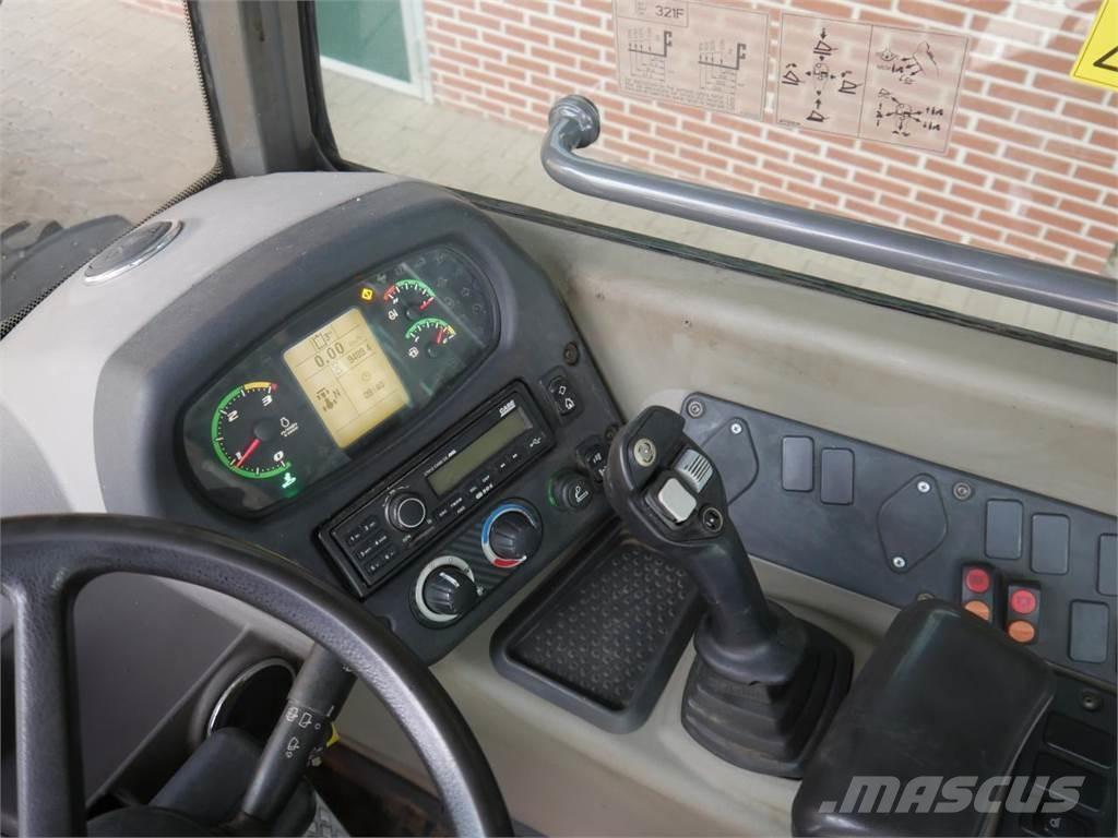 Case IH 321F Kolesové nakladače