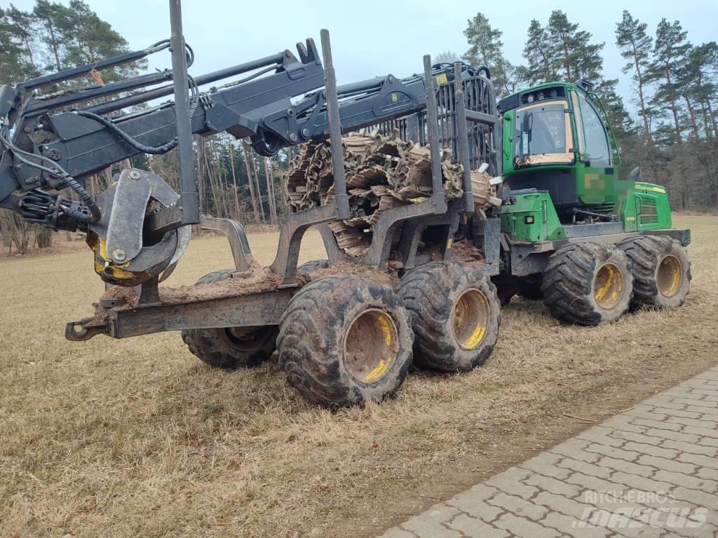 John Deere 1010 E Lesné traktory