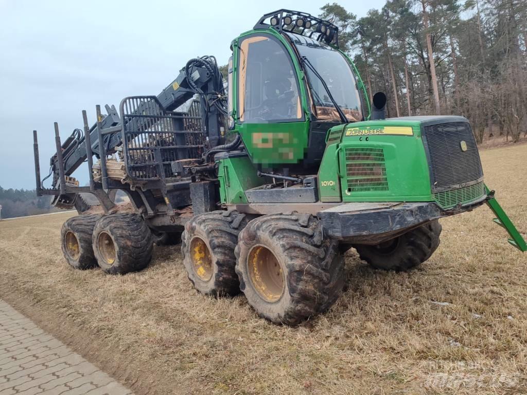 John Deere 1010 E Lesné traktory
