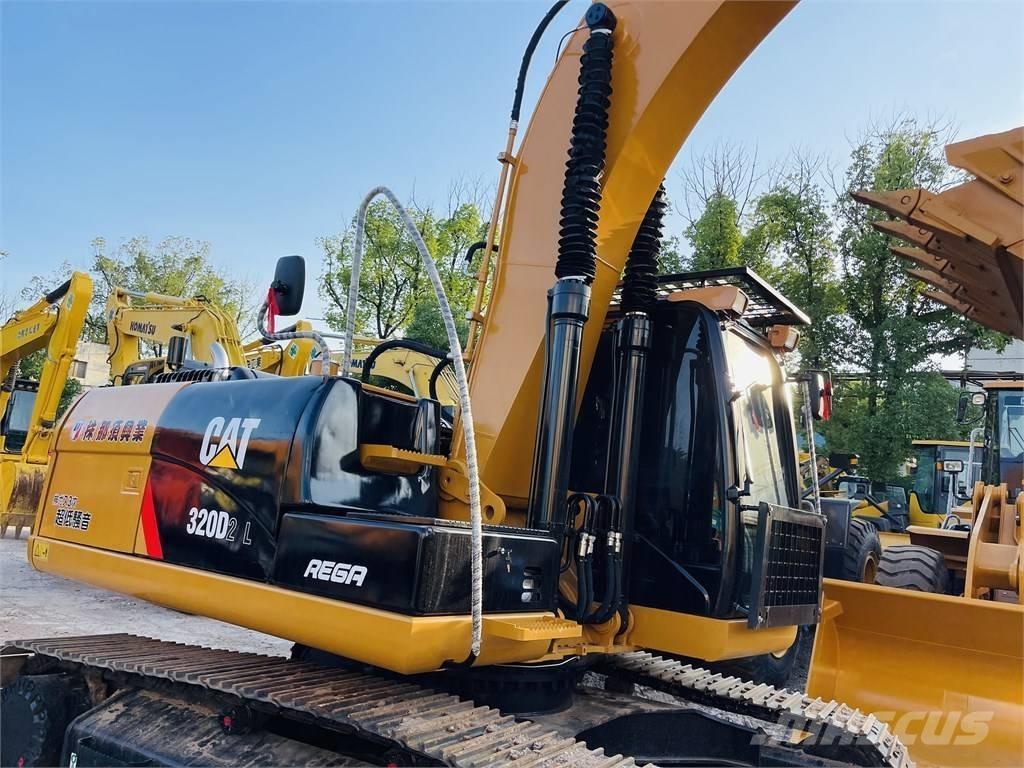 CAT 320D2L Pásové rýpadlá