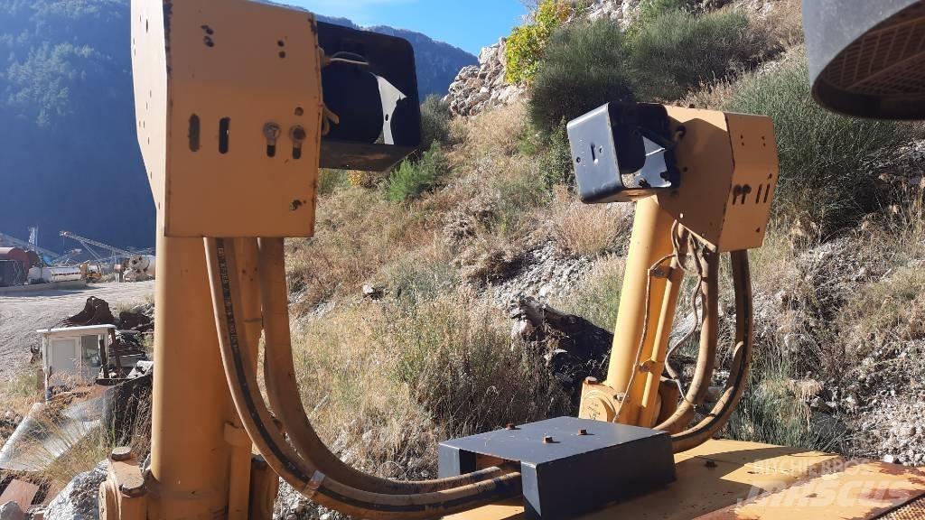 CAT D 8 R II Pásové dozéry