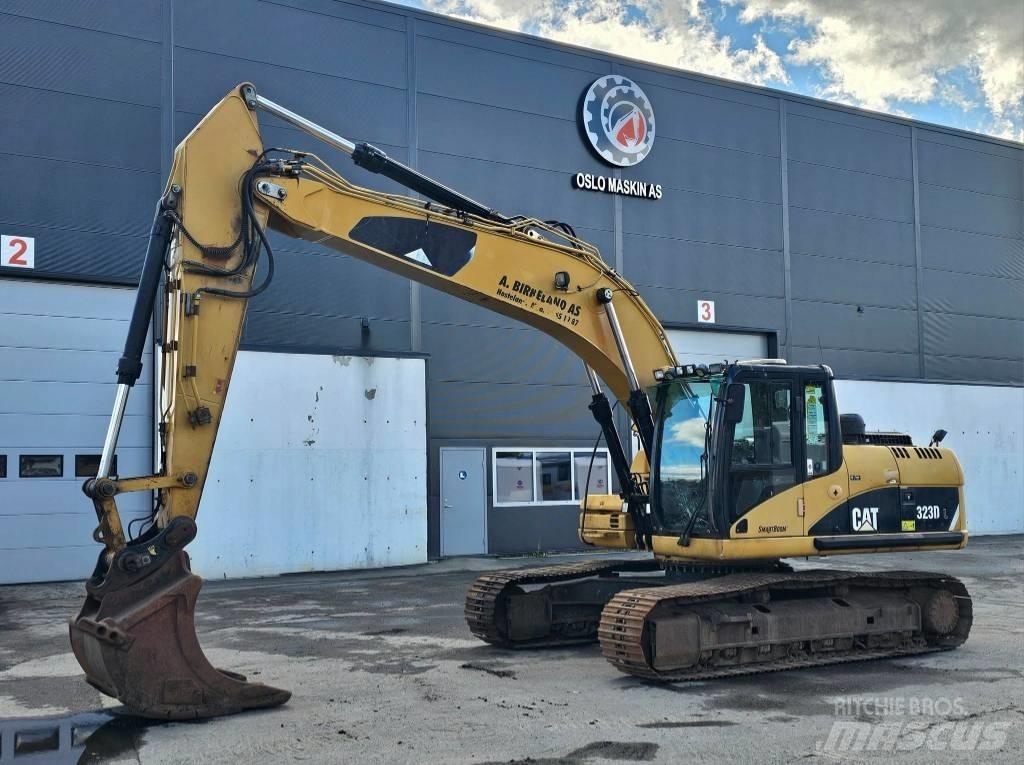 CAT 323 D L Pásové rýpadlá