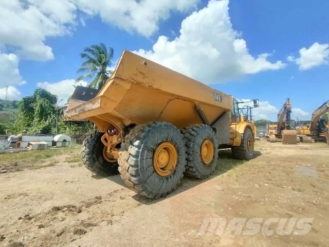 CAT 745 Kĺbové nákladné autá