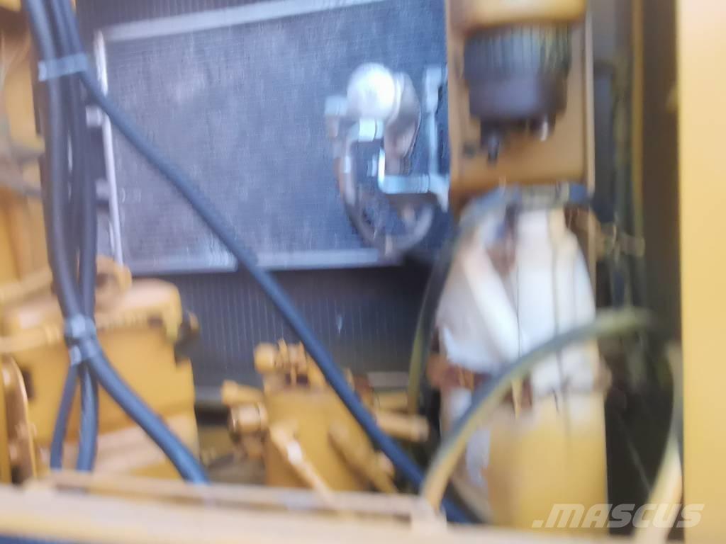 CAT 330 D Pásové rýpadlá