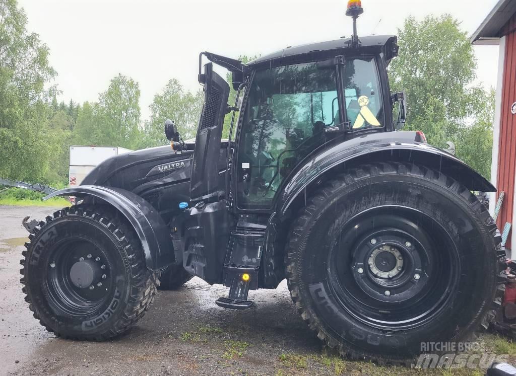 Valtra T 235 D Traktory