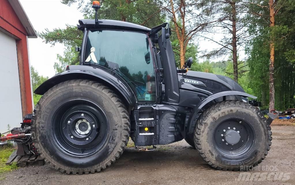 Valtra T 235 D Traktory