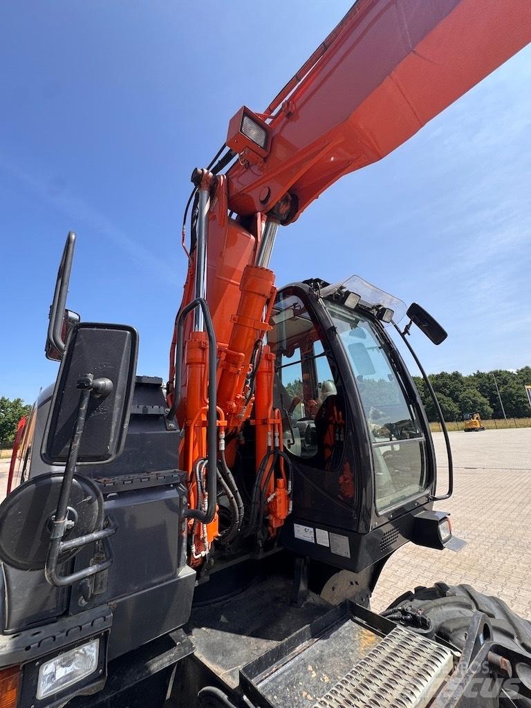 Hitachi 140W Kolesové rýpadlá