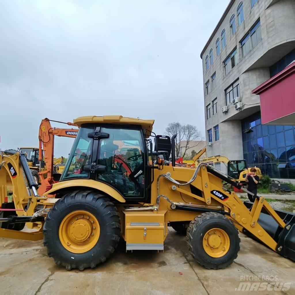 CAT 420 Rýpadlo-nakladače