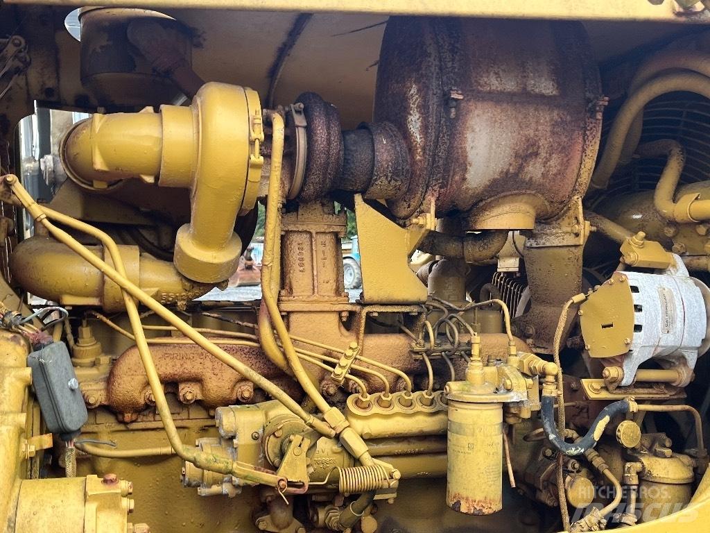 CAT D 7 Pásové dozéry