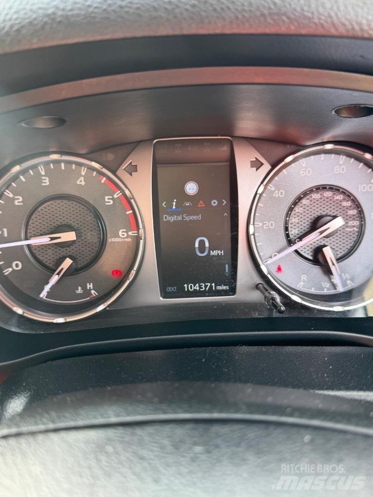 Toyota Hilux Active Nakladacia/sklápacia bočnica