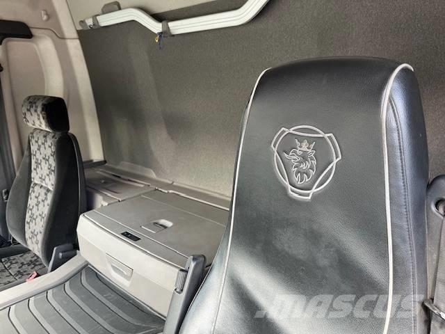 Scania P 370 Nákladné vozidlá s bočnou zhrnovacou plachtou