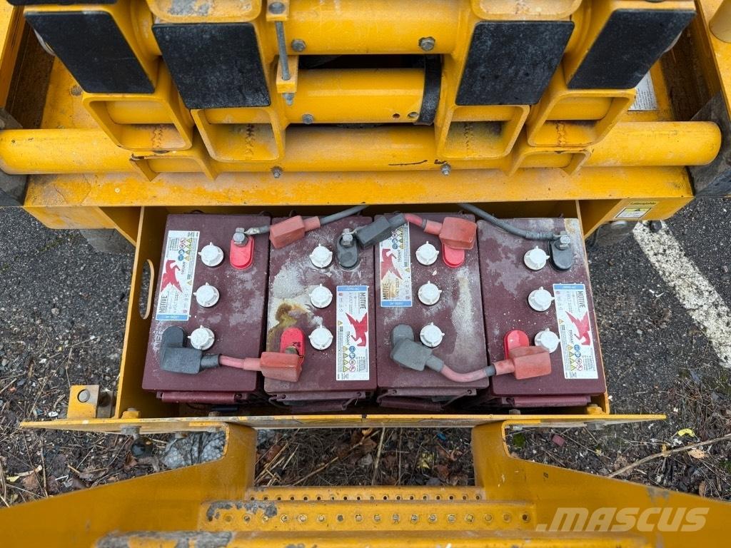 Haulotte Compact 14 Nožnicové zdvíhacie plošiny
