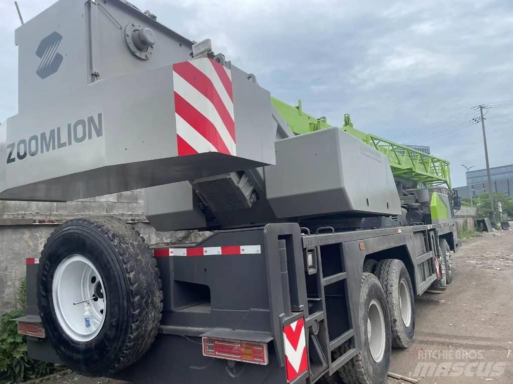 Zoomlion ZTC500 Univerzálne terénne žeriavy