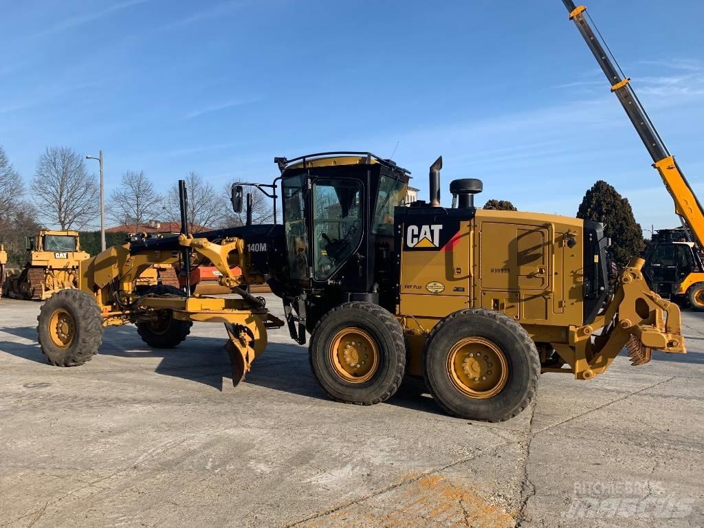 CAT 140 M 2 Grejdery