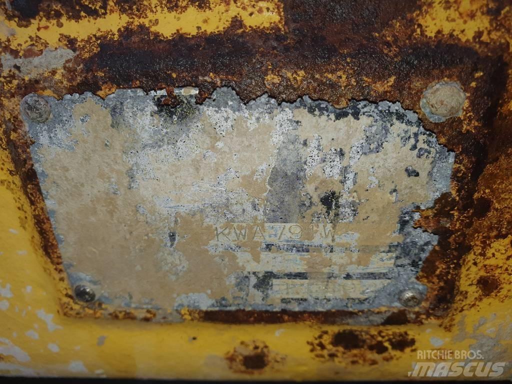 Komatsu WA180.3 Nápravy