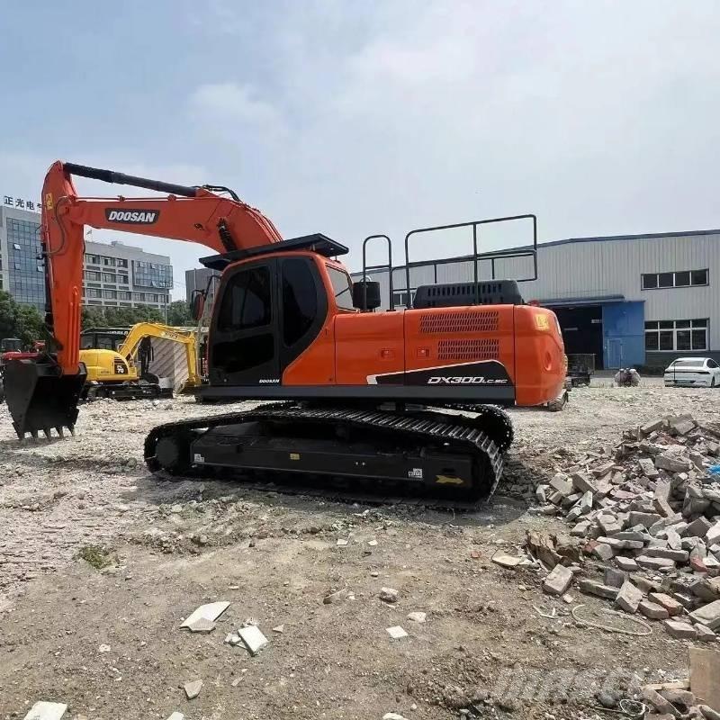 Doosan DX 300 Pásové rýpadlá