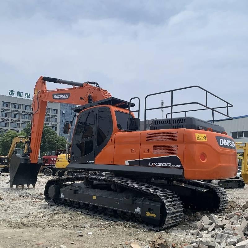 Doosan DX 300 Pásové rýpadlá