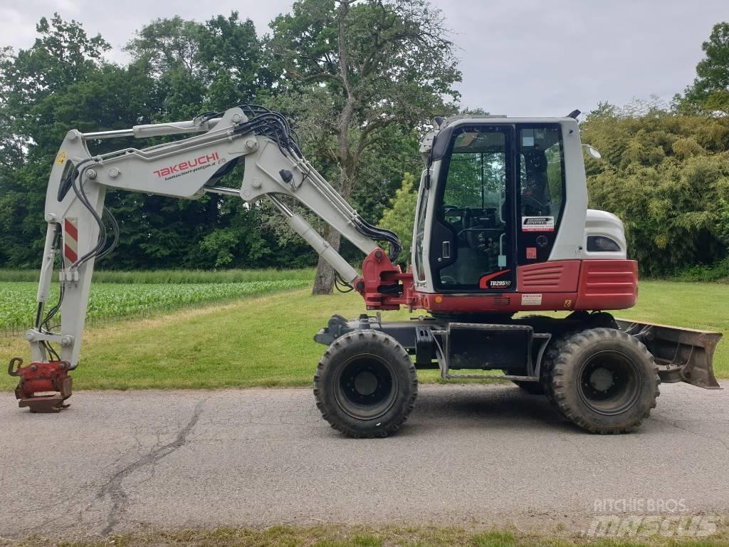 Takeuchi TB295W Kolesové rýpadlá