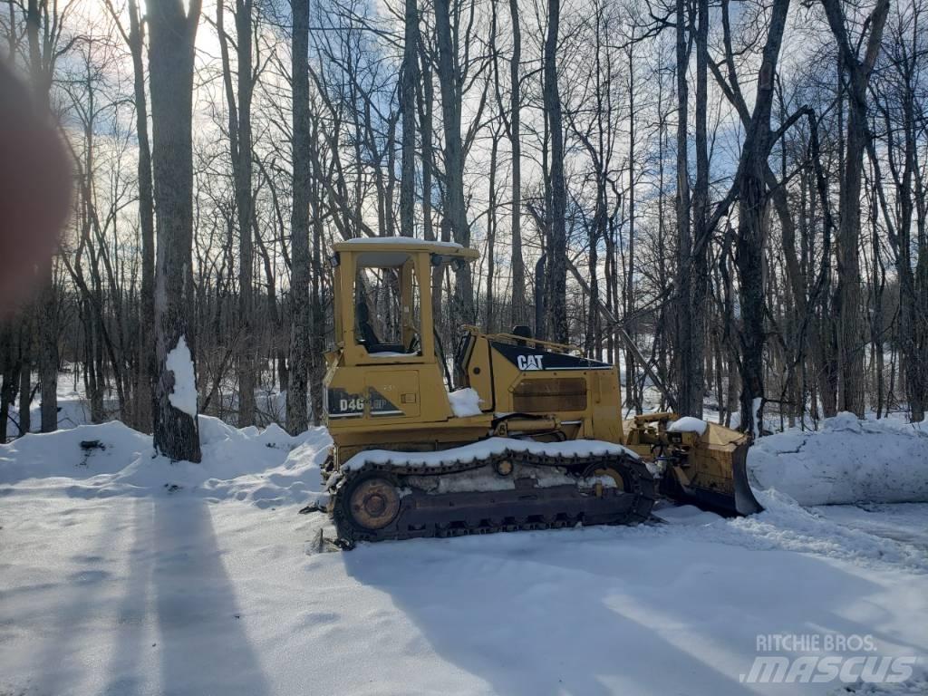 CAT D 4 G Pásové dozéry