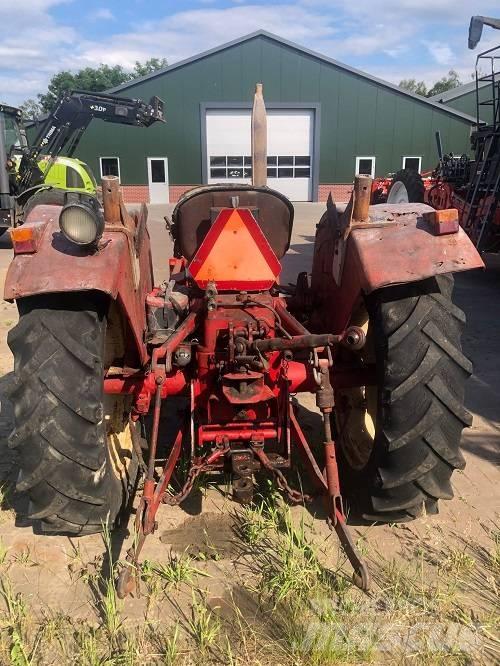 IH 453 Traktory