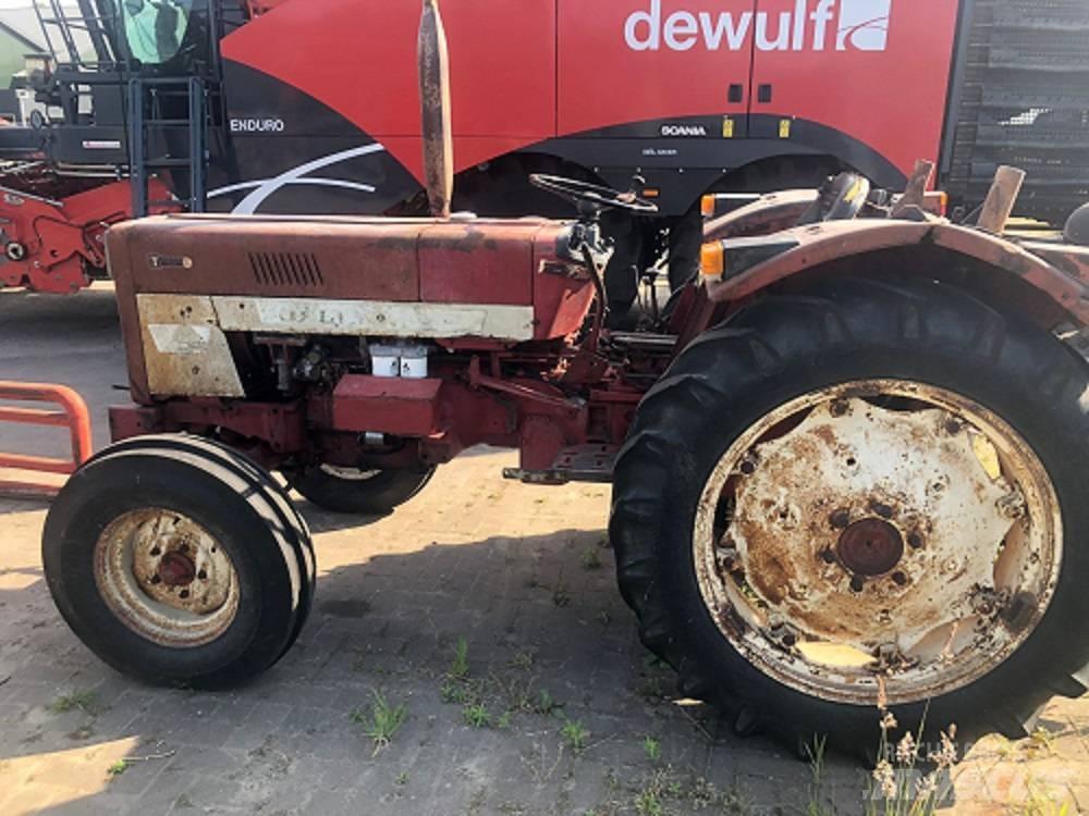 IH 453 Traktory
